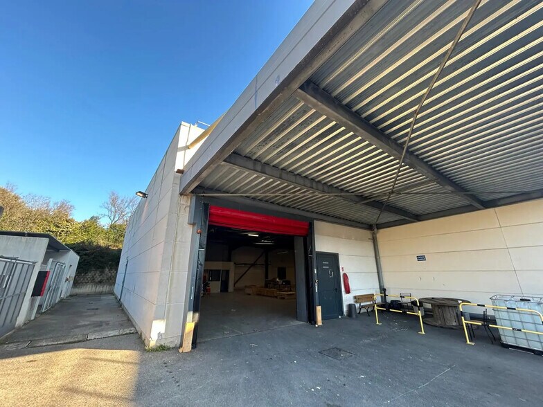 Industrial in Marseille for lease - Building Photo - Image 3 of 11