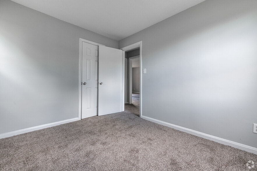 1832-1864 Forest Hills Blvd, Cleveland, OH for sale - Interior Photo - Image 2 of 26
