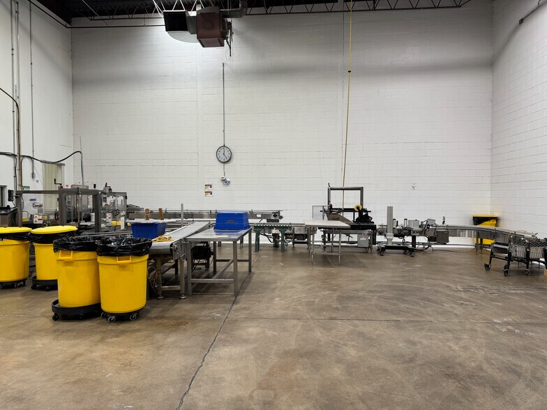 625 Public Service Rd, Waukegan, IL à vendre - Photo du bâtiment - Image 3 de 14