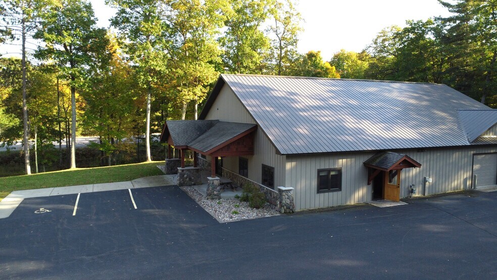 9559 Bolger Lake Rd, Minocqua, WI à vendre - Photo du bâtiment - Image 2 de 52