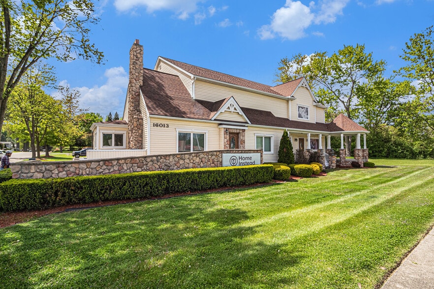 16013 Middlebelt Rd, Livonia, MI for sale - Building Photo - Image 2 of 10