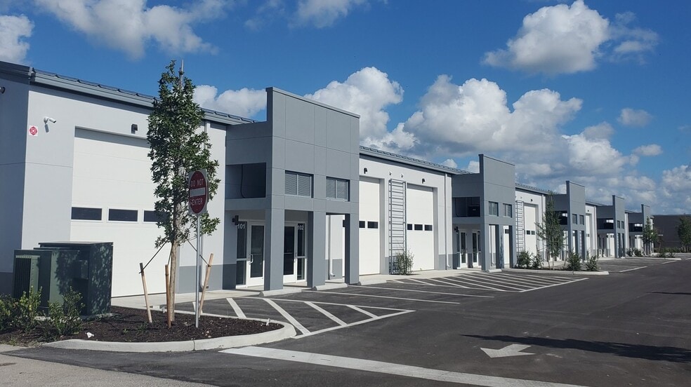 3933 Tollhouse Dr, Naples, FL for sale - Building Photo - Image 3 of 9