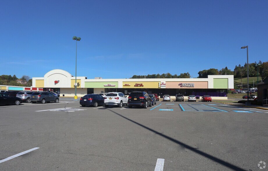 3701 Vestal Pky E, Vestal Township, NY à louer - Photo du bâtiment - Image 2 de 9