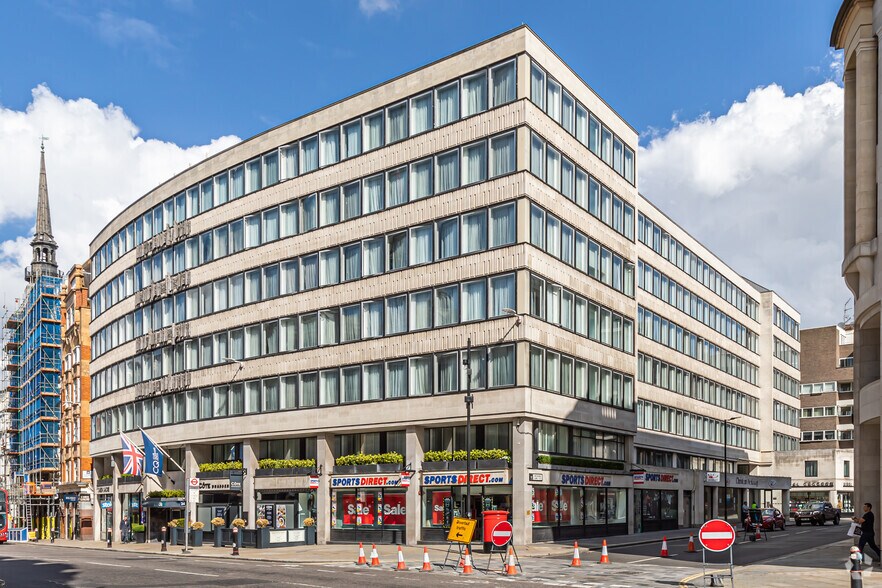 5 Ave Maria Ln, Londres à louer - Photo du bâtiment - Image 2 de 8