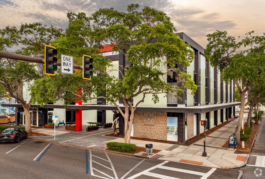 600 N 1st Ave, Saint Petersburg, FL à louer - Photo du bâtiment - Image 2 de 10