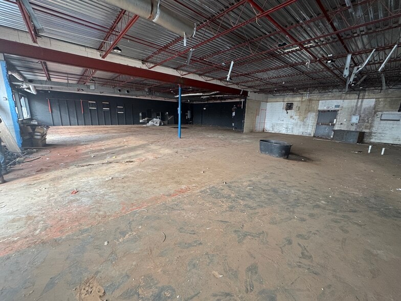 5074 Douglas Rd, Toledo, OH for lease - Building Photo - Image 2 of 4
