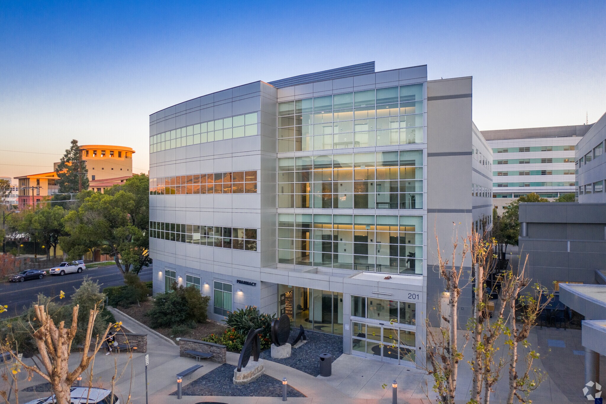 201 S Buena Vista St, Burbank, CA for lease Primary Photo- Image 1 of 8