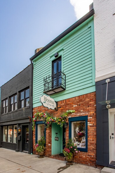 176 S Main St, Zionsville, IN for sale - Building Photo - Image 3 of 8