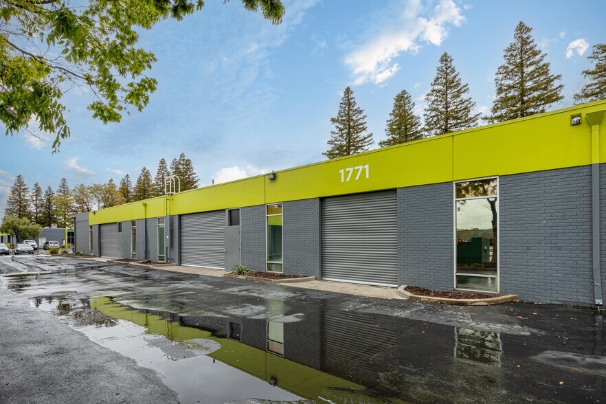 1767 Tribute Rd, Sacramento, CA à louer - Photo du bâtiment - Image 3 de 9