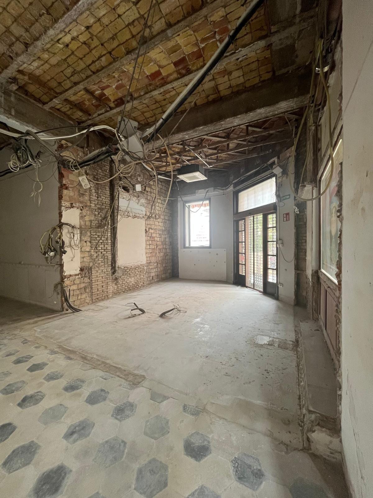 Retail in Tortosa, Tarragona for lease Interior Photo- Image 1 of 4