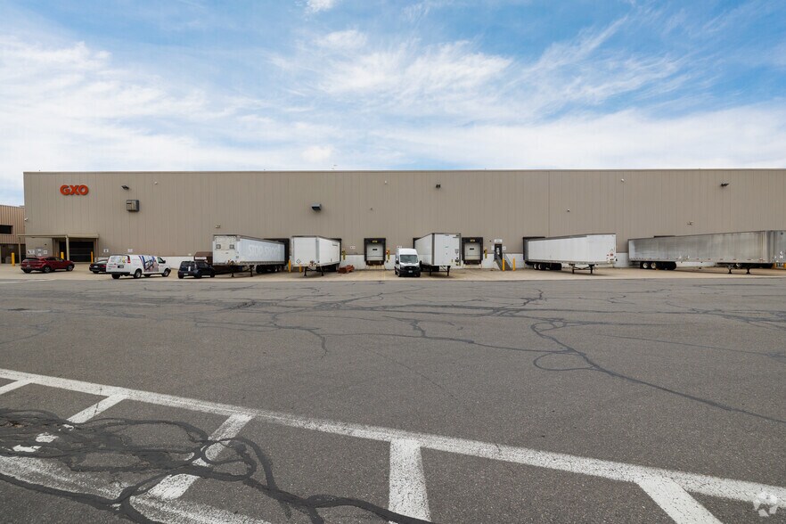 333 Harvey Rd, Manchester, NH à louer - Photo principale - Image 1 de 9