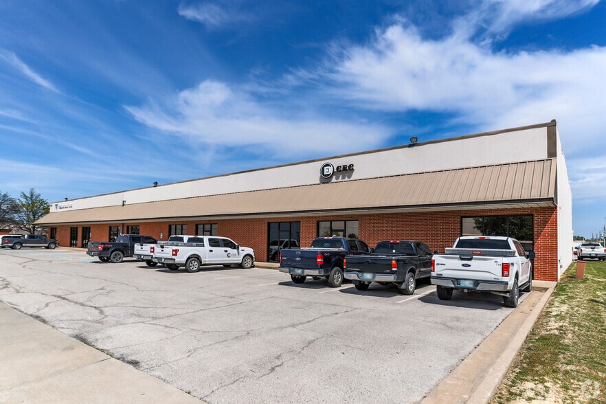 5147 S Garnett Rd, Tulsa, OK for lease - Primary Photo - Image 1 of 6