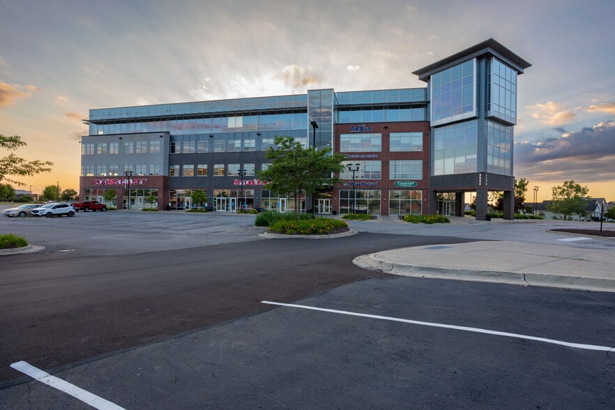 5550 Wild Rose Ln, West Des Moines, IA for lease - Building Photo - Image 2 of 3