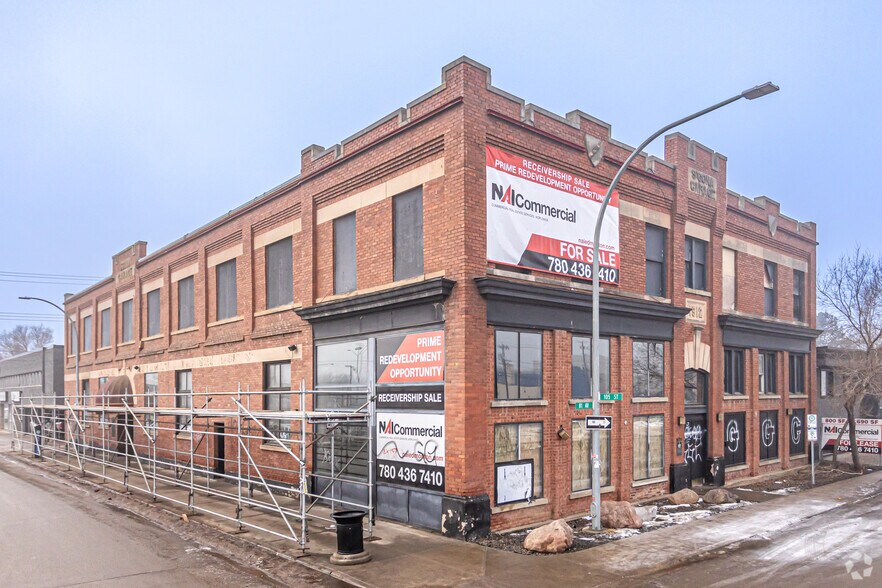 8020 105th St NW, Edmonton, AB à vendre - Photo du bâtiment - Image 2 de 7