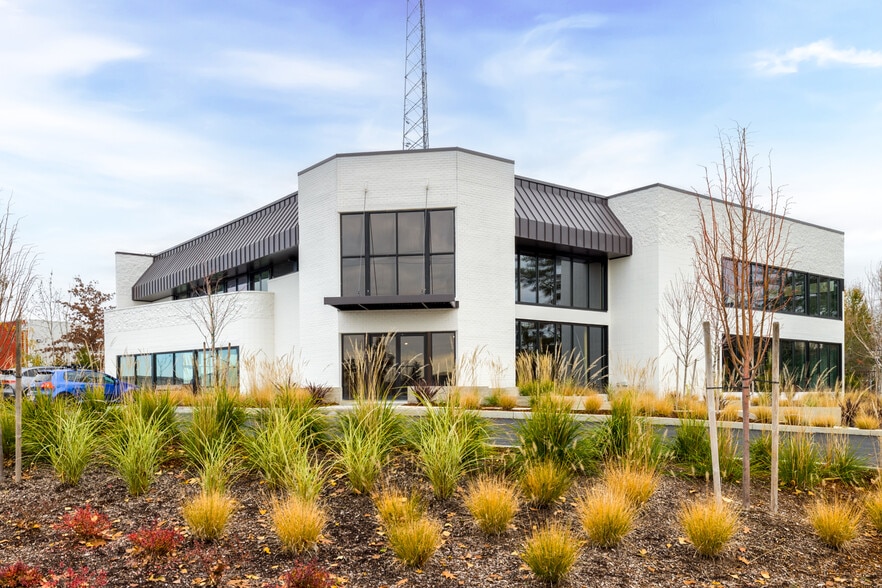 10255 SW Arctic Dr, Beaverton, OR for lease - Building Photo - Image 2 of 15