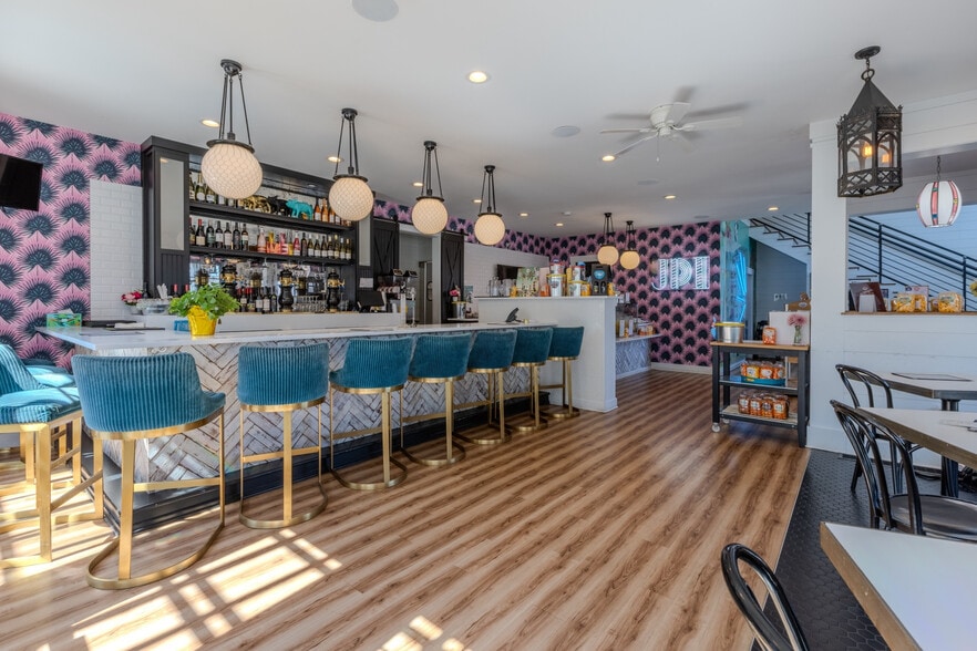 6406 Cornell Ave, Indianapolis, IN for sale - Interior Photo - Image 3 of 14