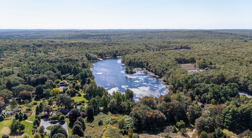 Morse Pond, Douglas, MA à vendre - Photo principale - Image 1 de 1