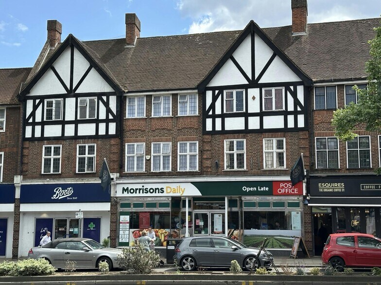 23 High St, Esher à louer - Photo du bâtiment - Image 1 de 4