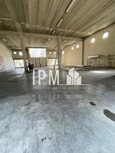 Commerce de détail dans Aubagne à louer Photo intérieure- Image 2 de 3