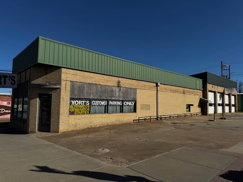 401 E Main St, Shawnee, OK for sale - Building Photo - Image 2 of 11