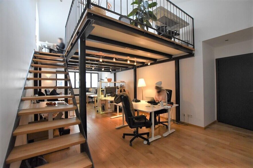 34 A Rue Des Vinaigriers, Paris for lease - Building Photo - Image 2 of 8
