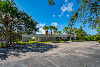 2884 Horseshoe Dr S, Naples, FL à vendre Photo du bâtiment- Image 1 de 7