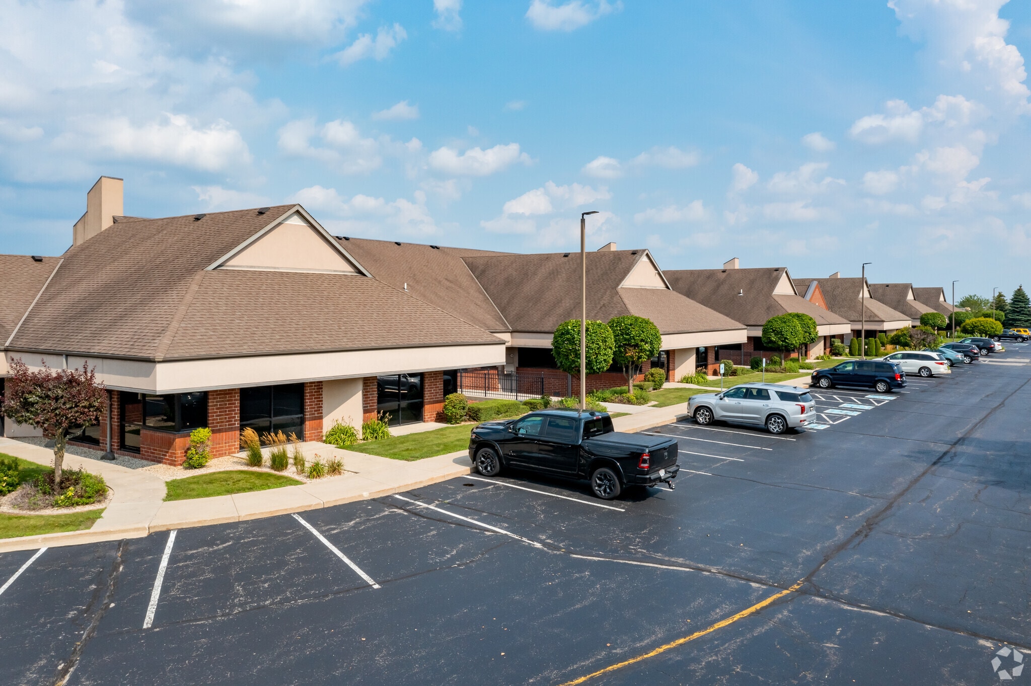 W177N9856-W178 N9912 Rivercrest Dr, Germantown, WI for lease Primary Photo- Image 1 of 5