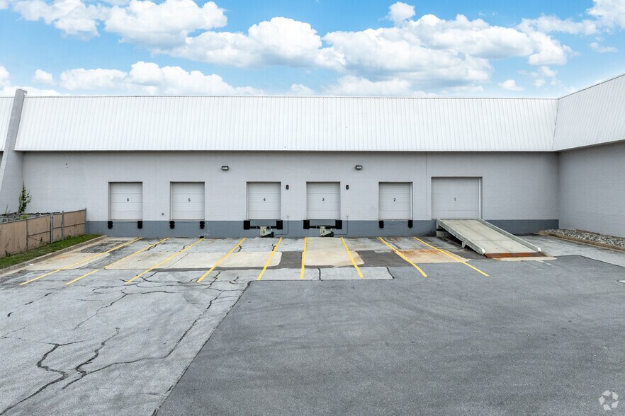 6930 San Tomas Rd, Elkridge, MD à louer - Photo du bâtiment - Image 3 de 21