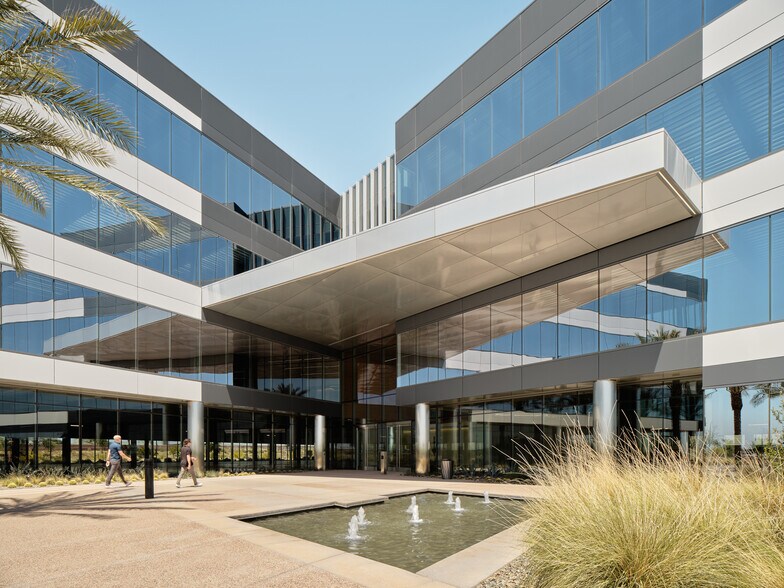 2046 Riverview Auto Dr, Mesa, AZ à louer - Photo du bâtiment - Image 2 de 20