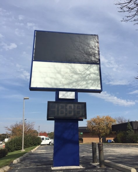 1710 Paramount Dr, Waukesha, WI for sale - Building Photo - Image 3 of 7