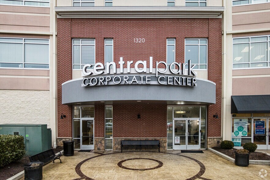 1320 Central Park Blvd, Fredericksburg, VA à louer - Photo du bâtiment - Image 2 de 13