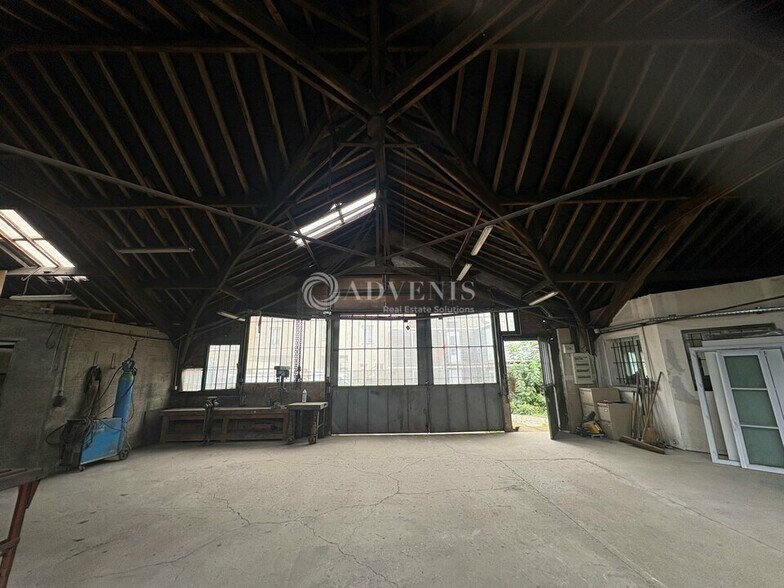 Industrial in La Queue-les-Yvelines for lease - Interior Photo - Image 1 of 5