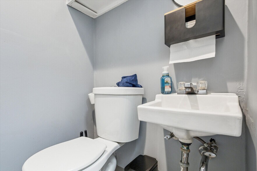 97 Wood St, Bristol, PA à vendre - Photo du bâtiment - Image 2 de 29