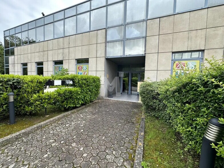 Bureau dans Chilly-Mazarin à louer - Photo du bâtiment - Image 3 de 7