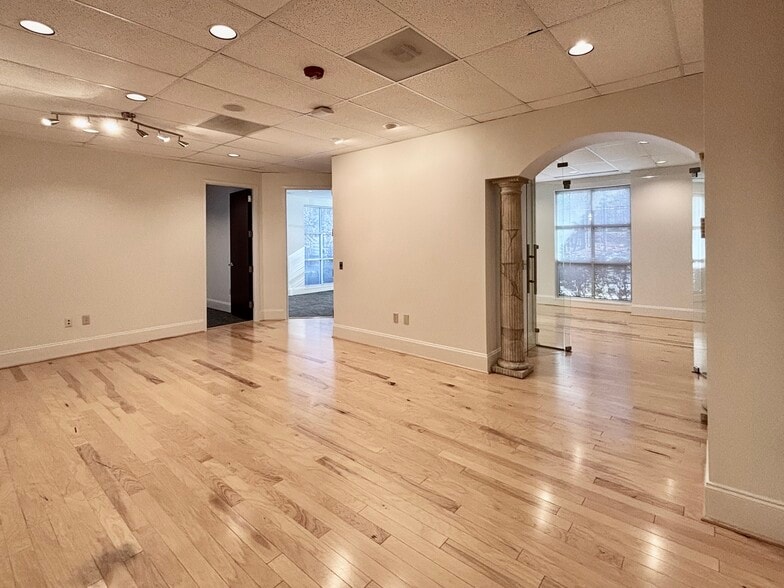 1020 Southhill Dr, Cary, NC for lease - Building Photo - Image 3 of 16