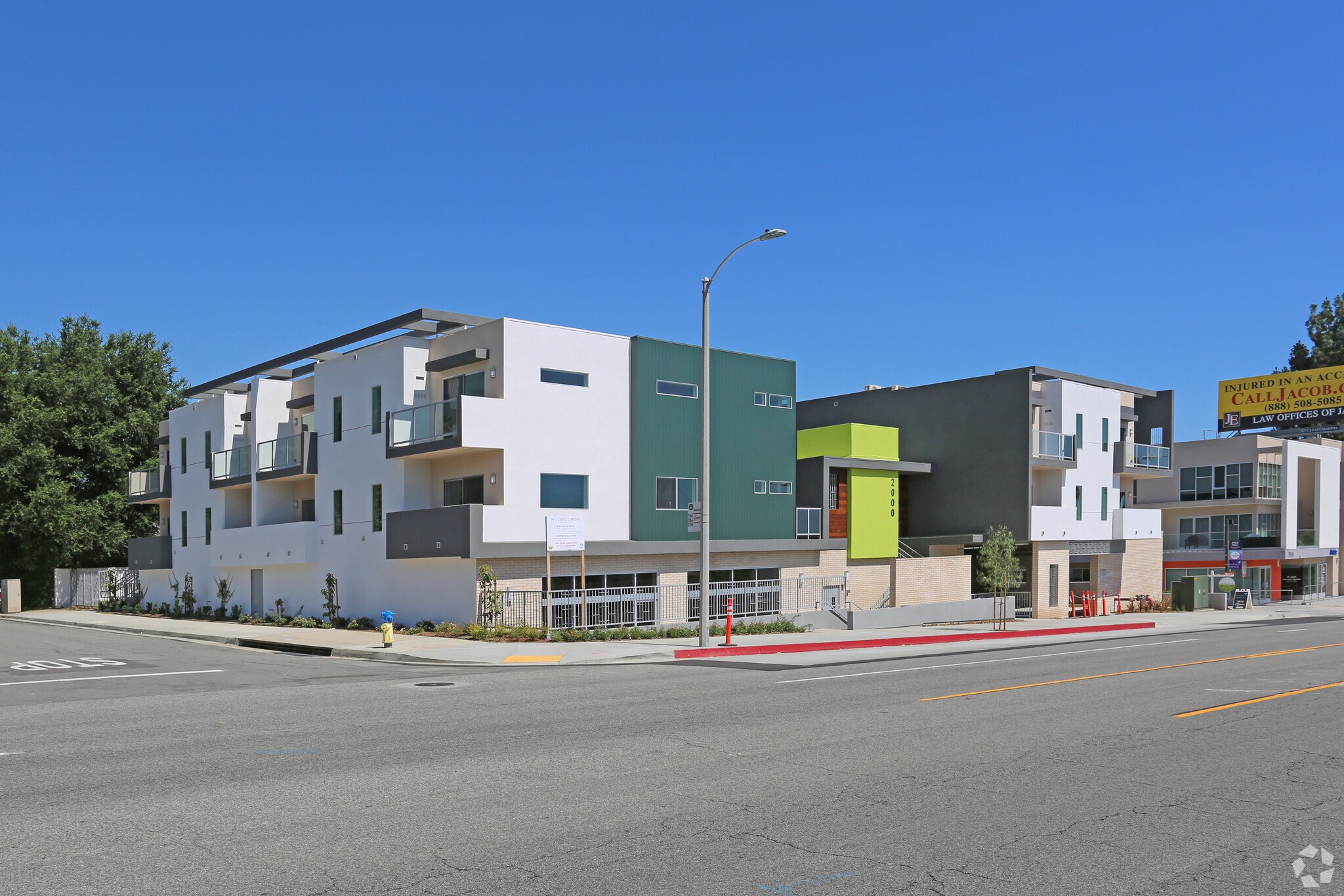 2000 Lake Ave, Altadena, CA à louer Photo principale- Image 1 de 27