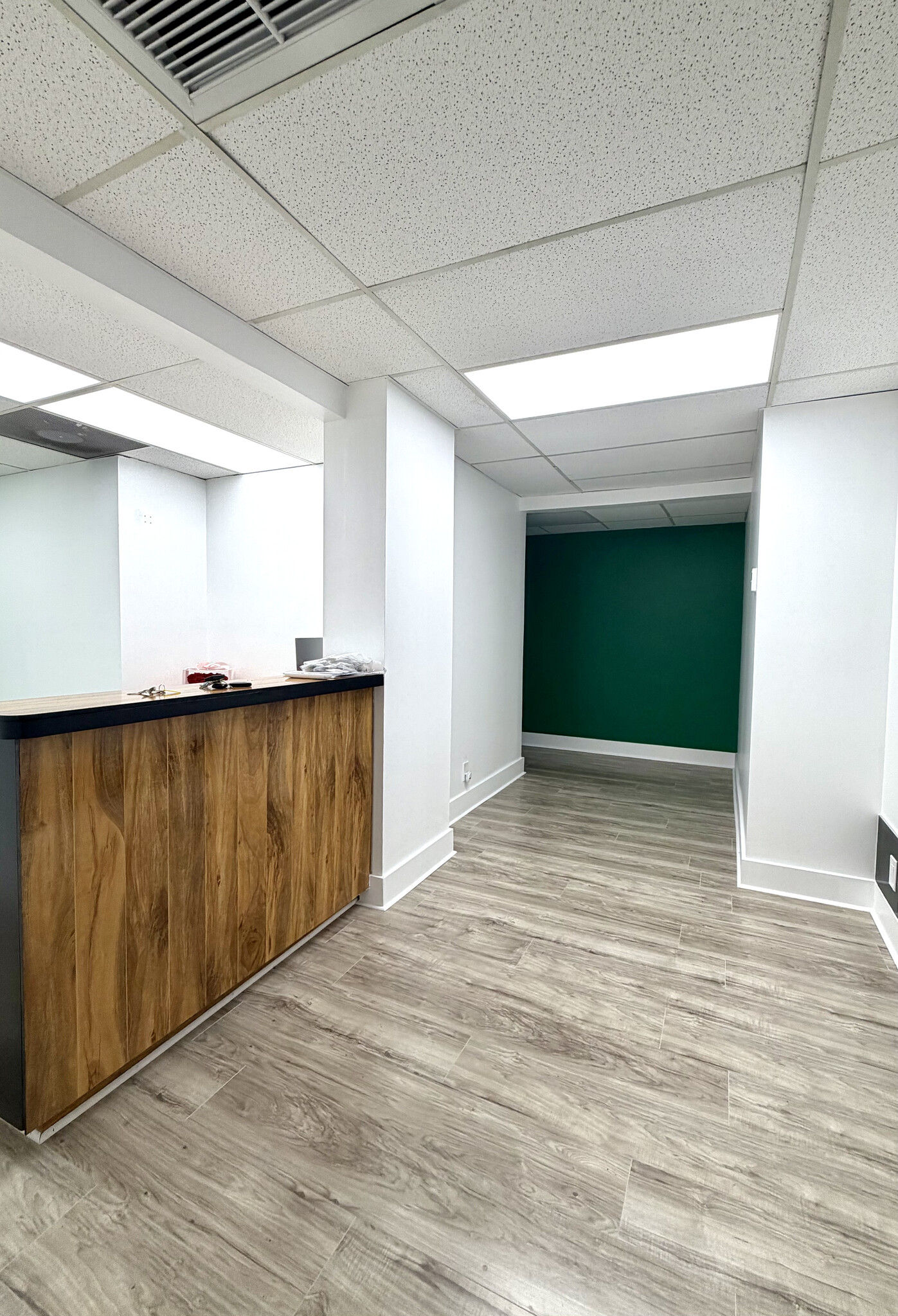 17395 N Bay Rd, Sunny Isles Beach, FL for lease Interior Photo- Image 1 of 14