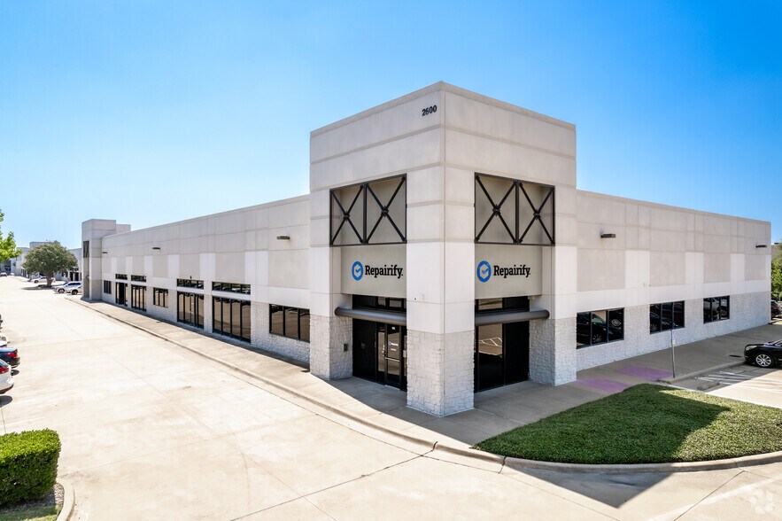 2600 Technology Dr, Plano, TX à louer - Photo du bâtiment - Image 2 de 13