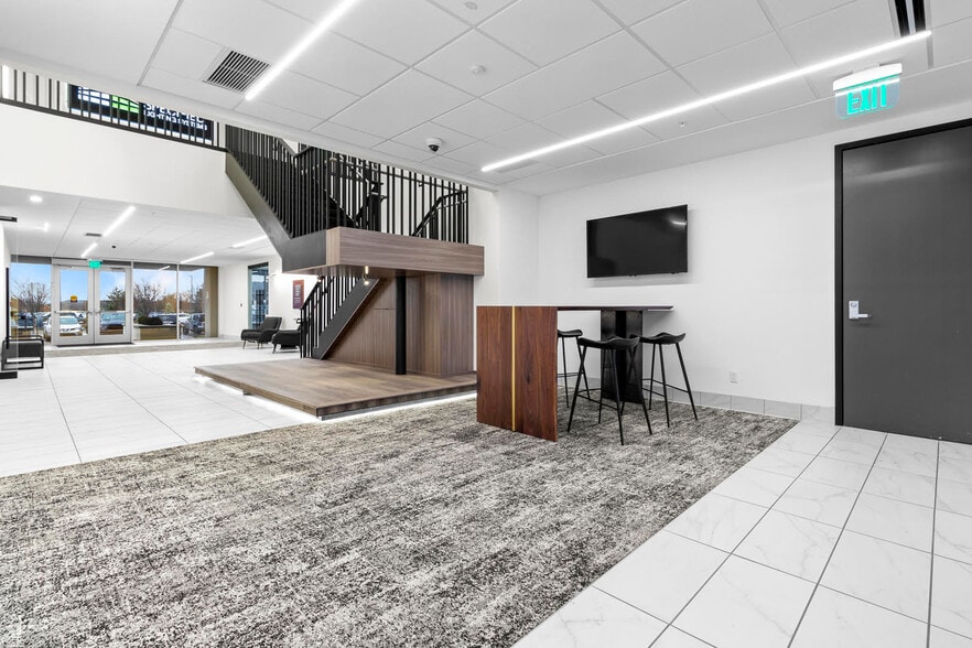 101 E Carmel Dr, Carmel, IN for lease - Building Photo - Image 2 of 13