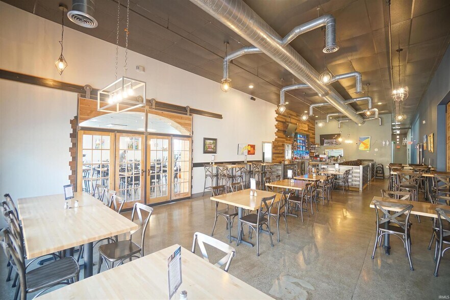 701 Main St, Rochester, IN à vendre - Photo intérieure - Image 2 de 17