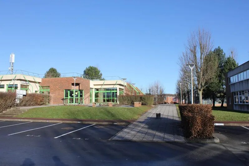 Office in Bièvres for lease - Building Photo - Image 2 of 6