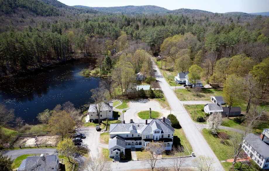 27 Old Cheshire Tpke, Walpole, NH à vendre - Photo principale - Image 1 de 1