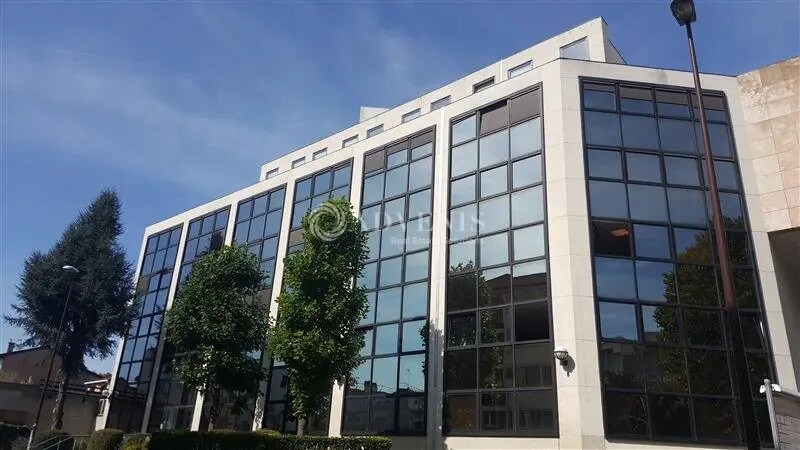 Office in Montreuil for lease Building Photo- Image 1 of 9