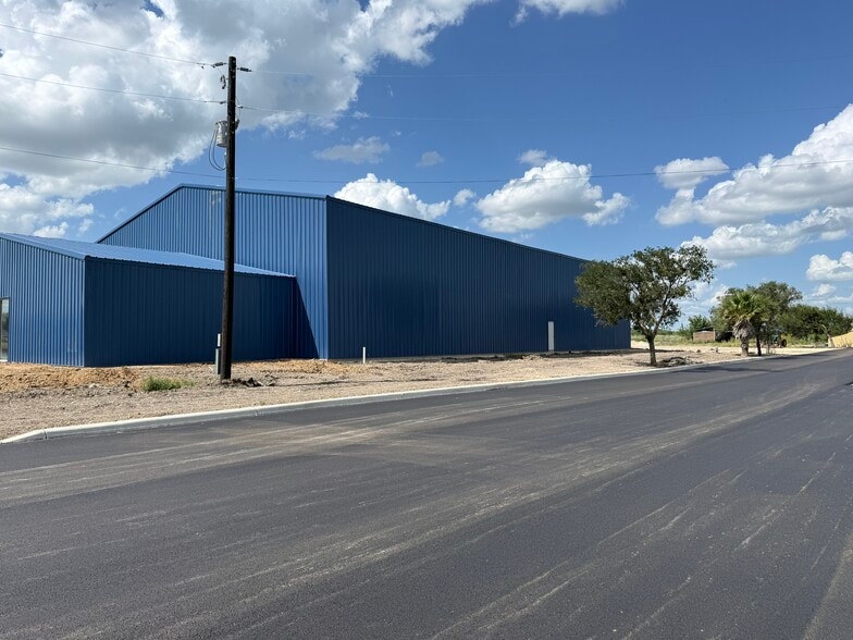 3391 FM 465, Seguin, TX for lease - Building Photo - Image 2 of 7