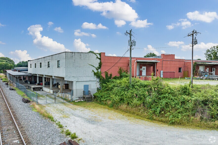 517 Medley St, Greensboro, NC à louer - Photo du bâtiment - Image 2 de 10