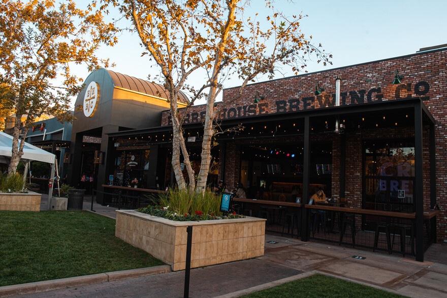 7418 N Blackstone Ave, Fresno, CA for lease - Building Photo - Image 3 of 6