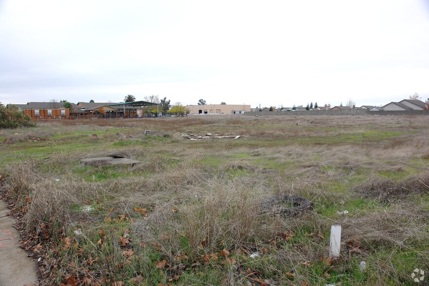 4520-4530 Harlin Dr, Sacramento, CA à vendre - Photo du bâtiment - Image 3 de 5