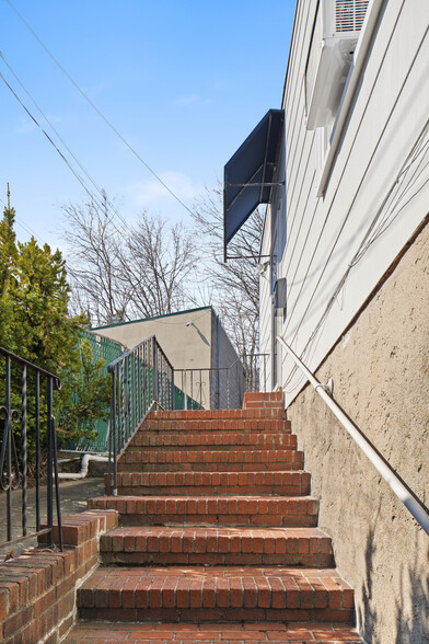 975 Northern Blvd, Manhasset, NY à louer - Photo du bâtiment - Image 3 de 10