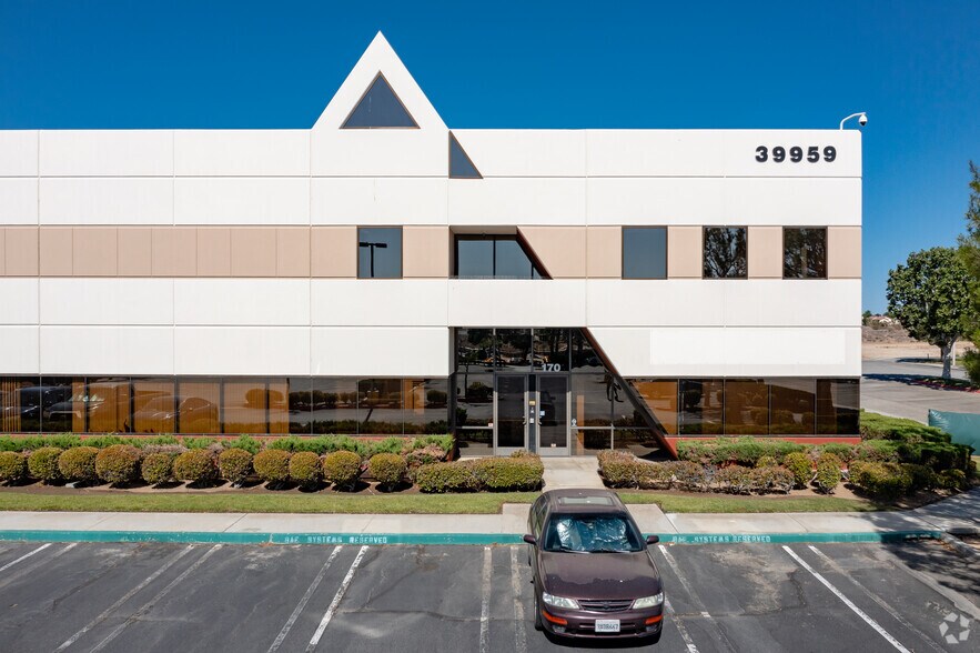 39959 Sierra Hwy, Palmdale, CA à louer - Photo du bâtiment - Image 3 de 17