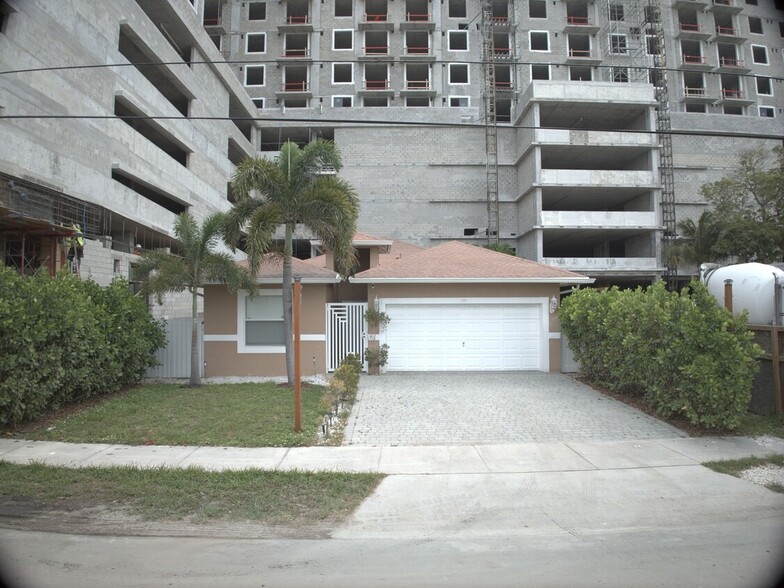 115 SW 1st Ct, Dania Beach, FL à vendre - Photo du bâtiment - Image 1 de 5